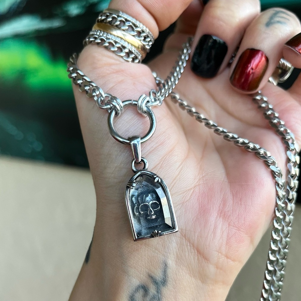 Gothic Stainless skull charm with in 3D glass effect cuban chain link necklace - Picture 2 of 16
